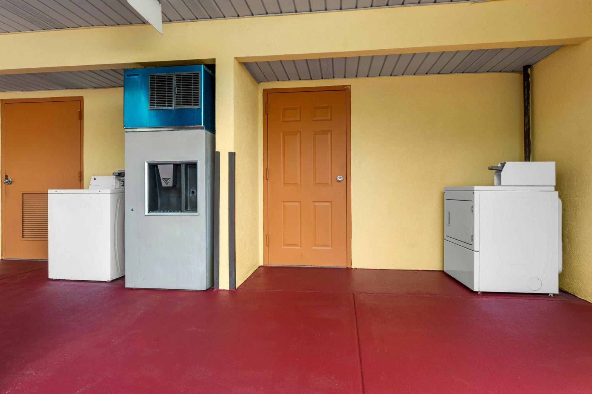 Americas Best Value Inn-Montezuma Exteriér fotografie
